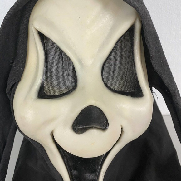 Scream Mask Ghostface Fun World Div Chin Stamp Hood Happy Ghost Vintage 90s Glow - Picture 2 of 12
